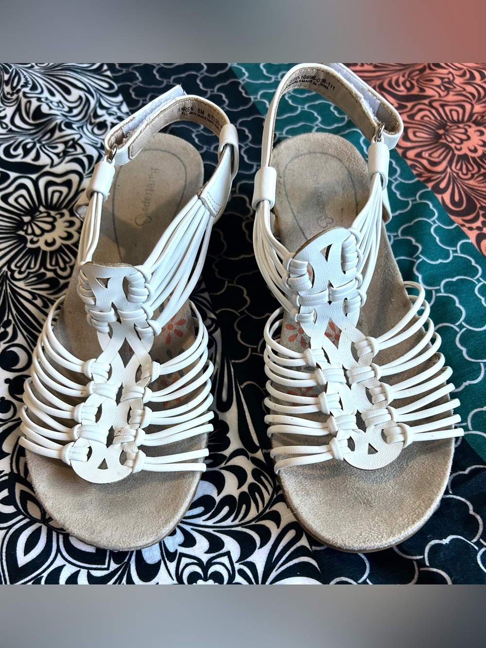 Baretraps Sandals Women’s Taren Strappy Wedge White Faux Leather Open Toe 8M